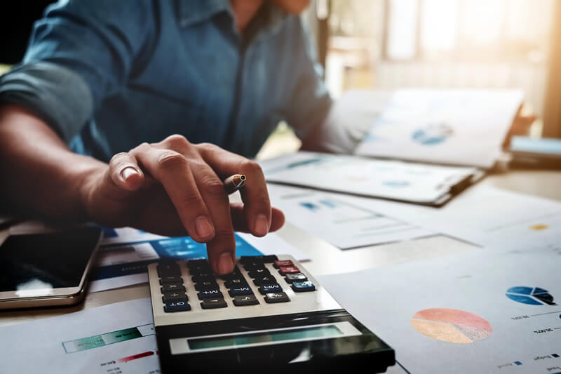 A person calculates a balance transfer offer.